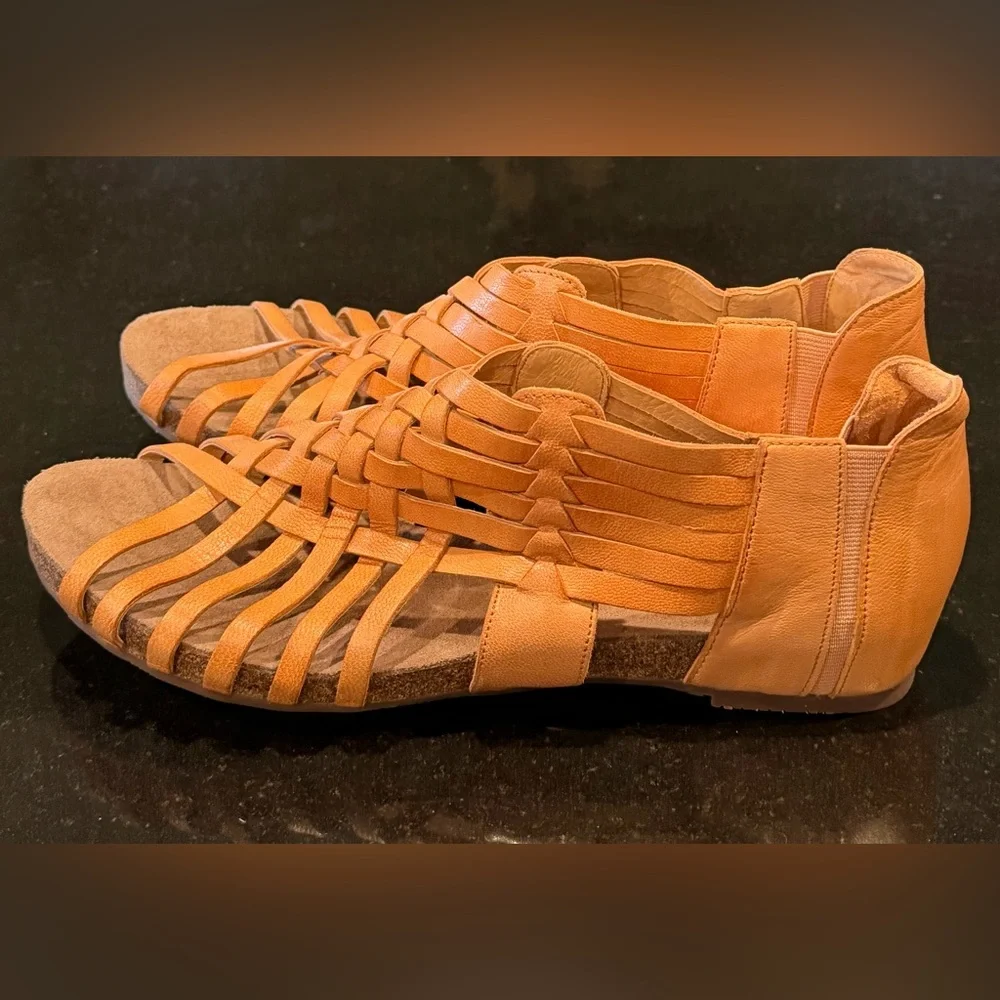 Chocolat Blu Vivienne Sandals, Size 11 - Picture 4 of 13